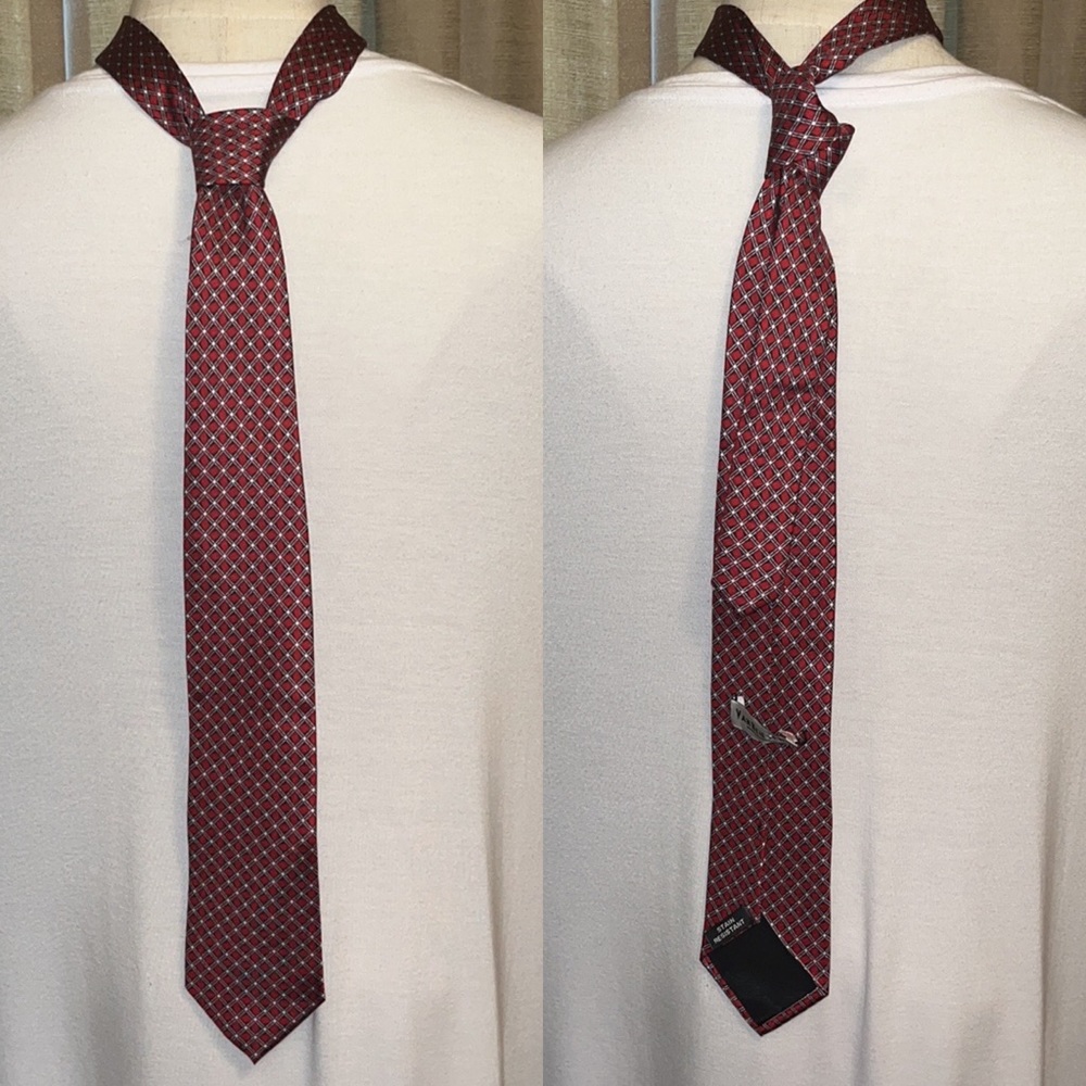 Van Heusen Mens Red White Gray Pinwheel Plaid Tie